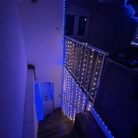 Unique Two-level With Smart Projector * Split